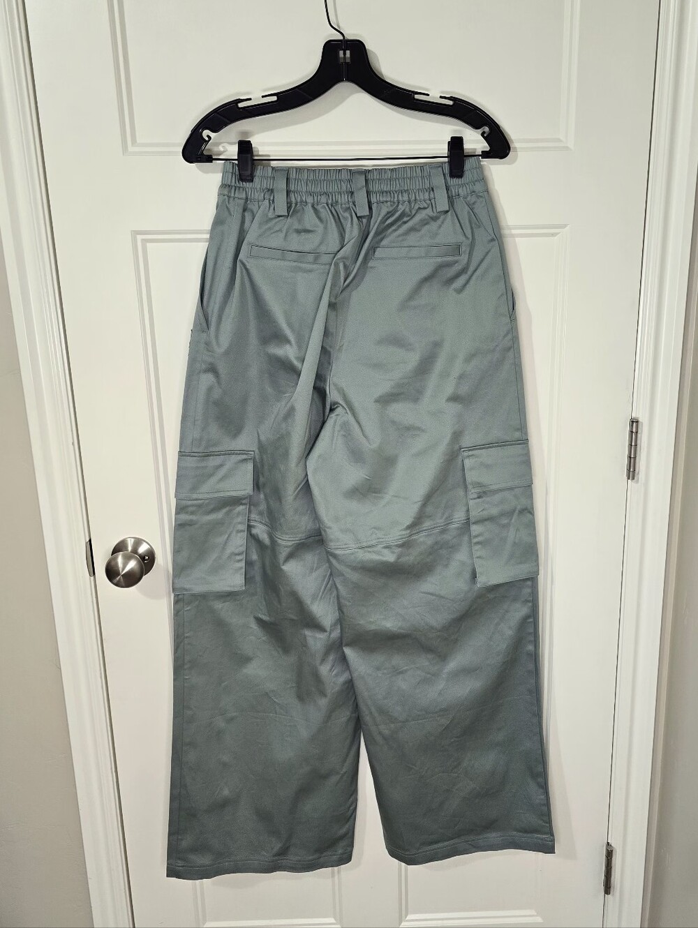 Alo Yoga High-Waist Night Out Cargo Trouser Botanical Green Women's Small NWT - Picture 4 of 15